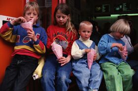 kids.jpg (14124 bytes)